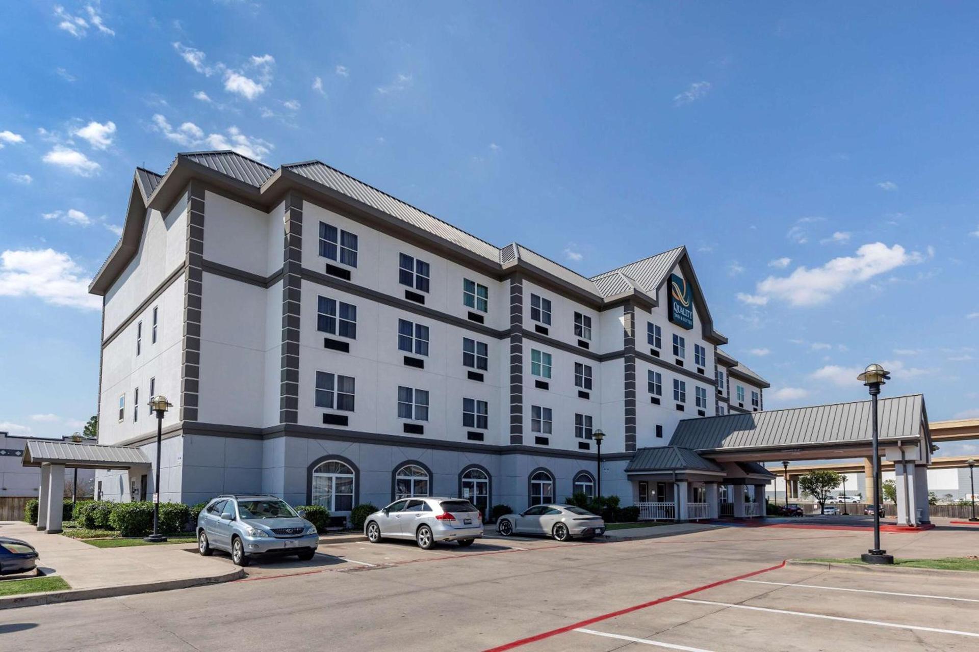 Quality Inn & Suites I-35 E-Walnut Hill photo 1