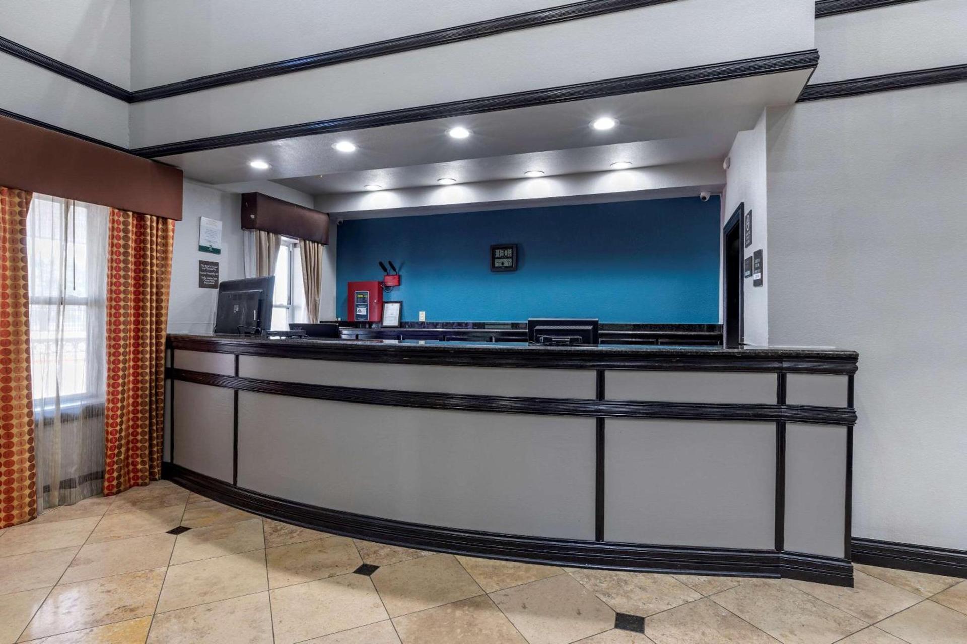 Quality Inn & Suites I-35 E-Walnut Hill photo 8