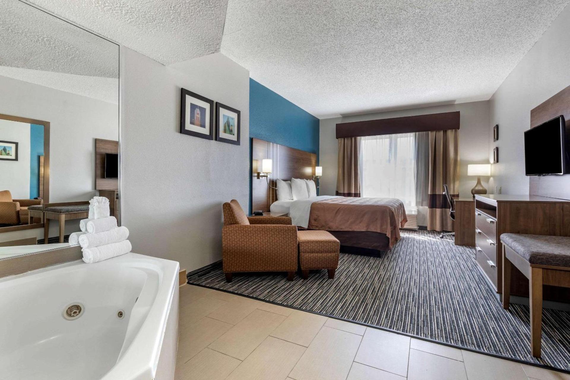 Quality Inn & Suites I-35 E-Walnut Hill photo 4