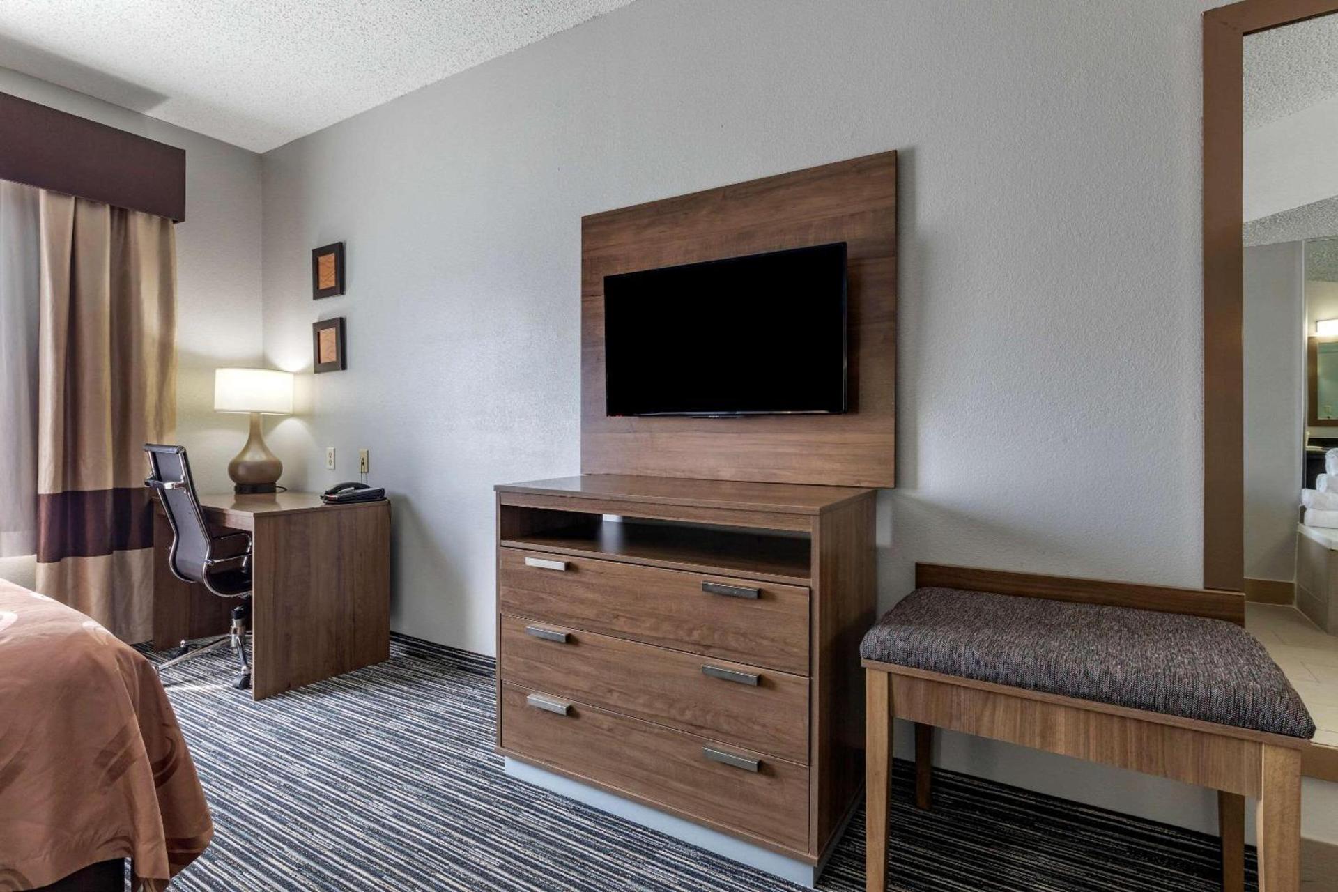 Quality Inn & Suites I-35 E-Walnut Hill photo 21