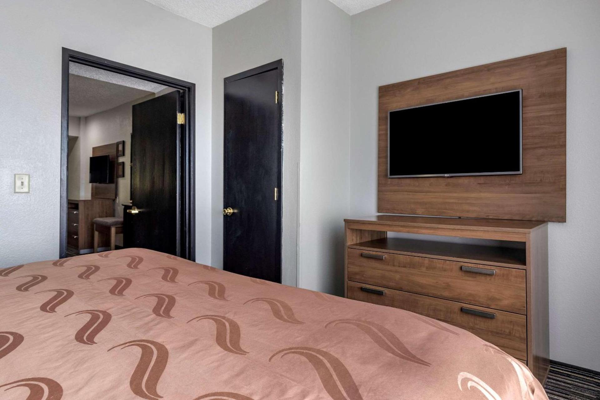 Quality Inn & Suites I-35 E-Walnut Hill photo 18