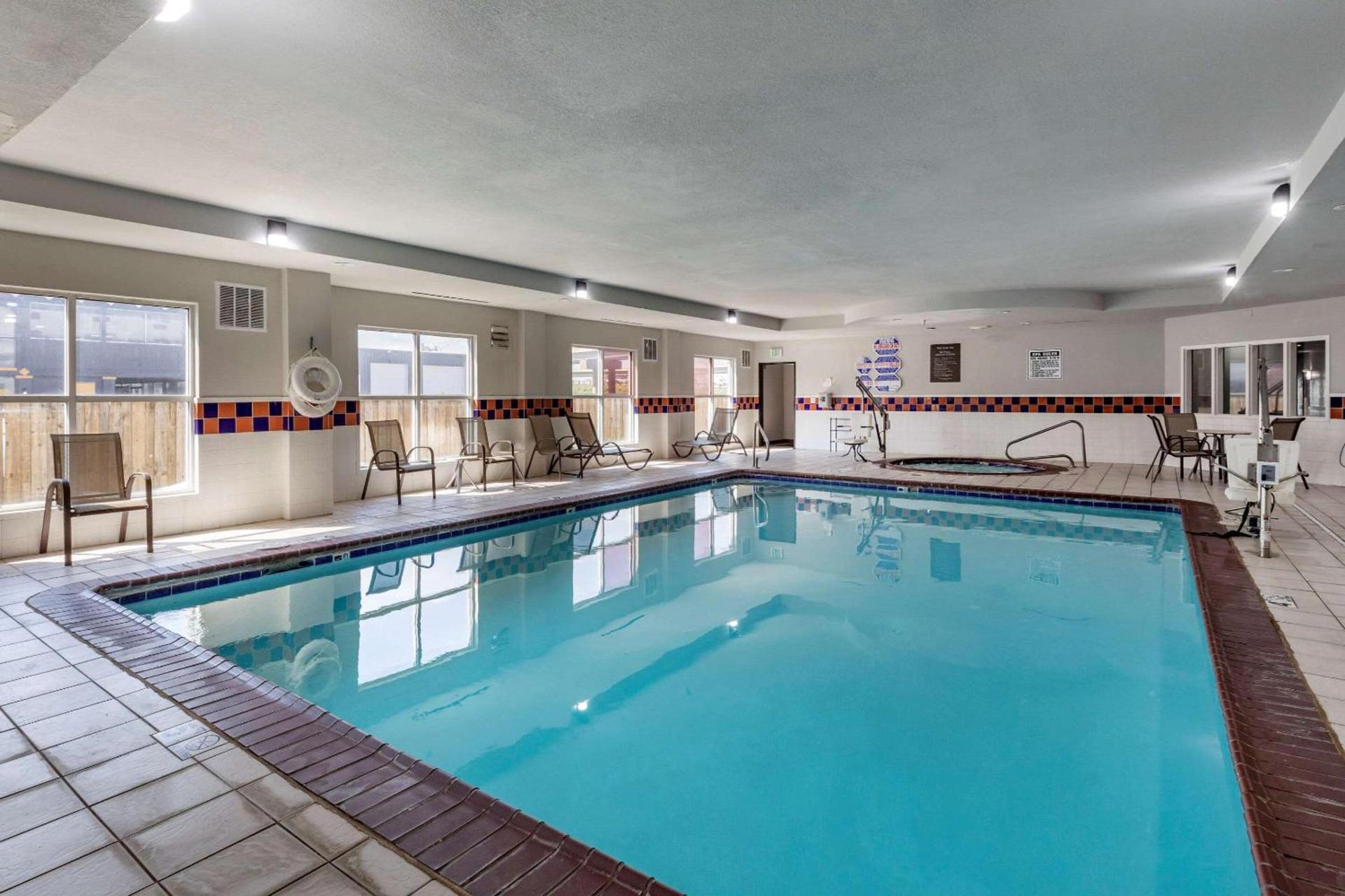 Quality Inn & Suites I-35 E-Walnut Hill photo 9