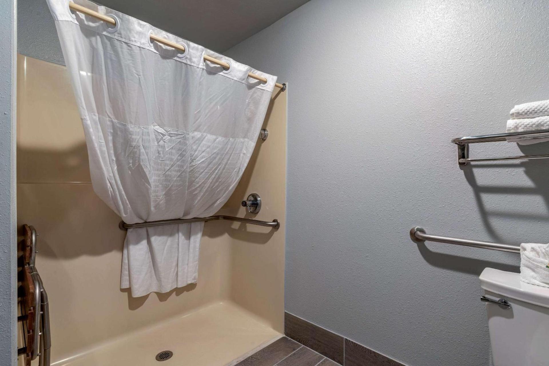 Quality Inn Madras photo 11