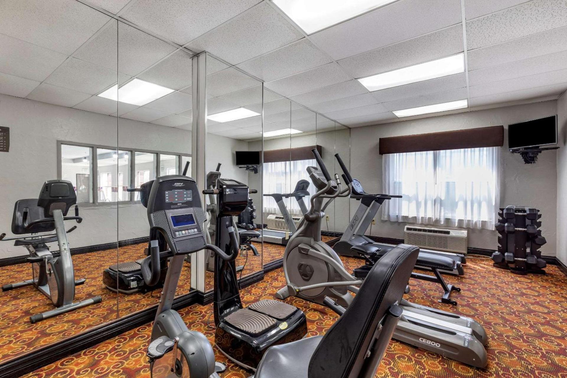 Quality Inn & Suites I-35 E-Walnut Hill photo 6