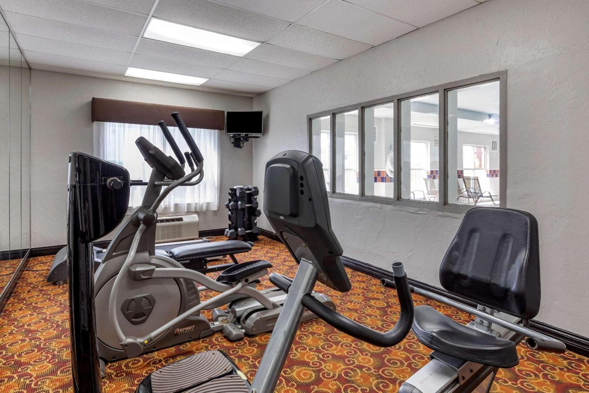 Quality Inn & Suites I-35 E-Walnut Hill photo 12