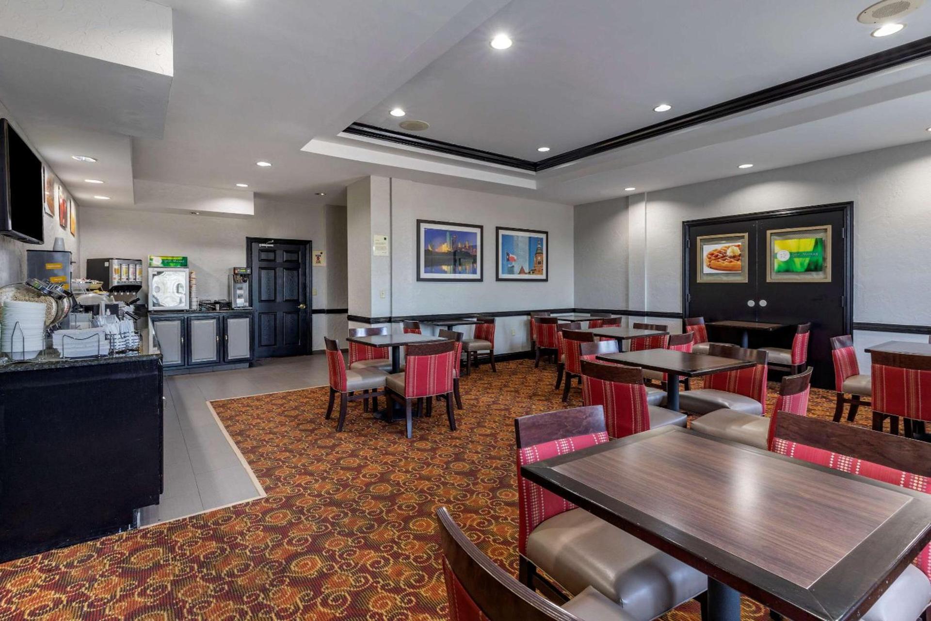 Quality Inn & Suites I-35 E-Walnut Hill photo 5