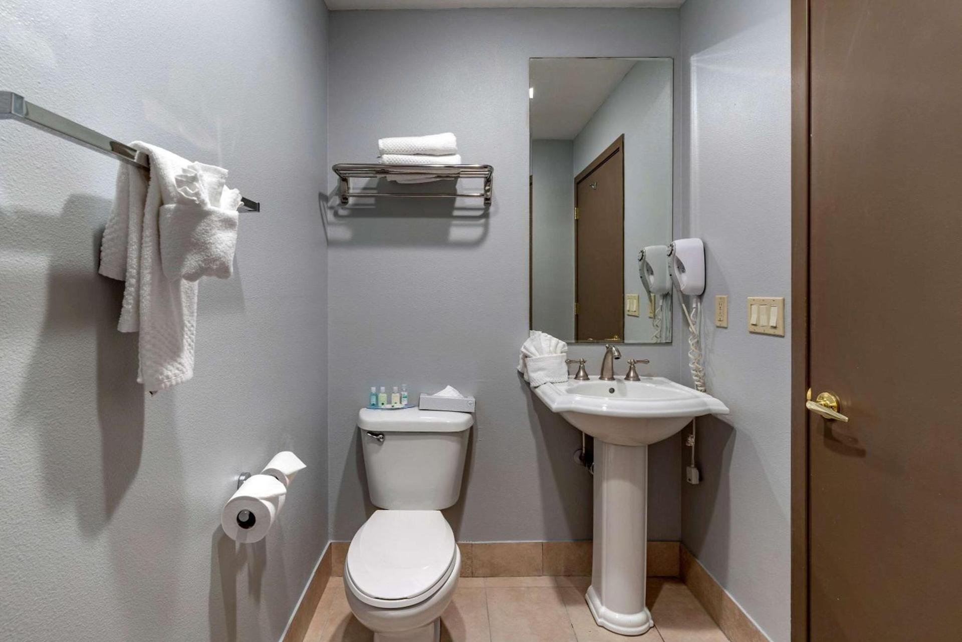 Quality Inn Madras photo 19