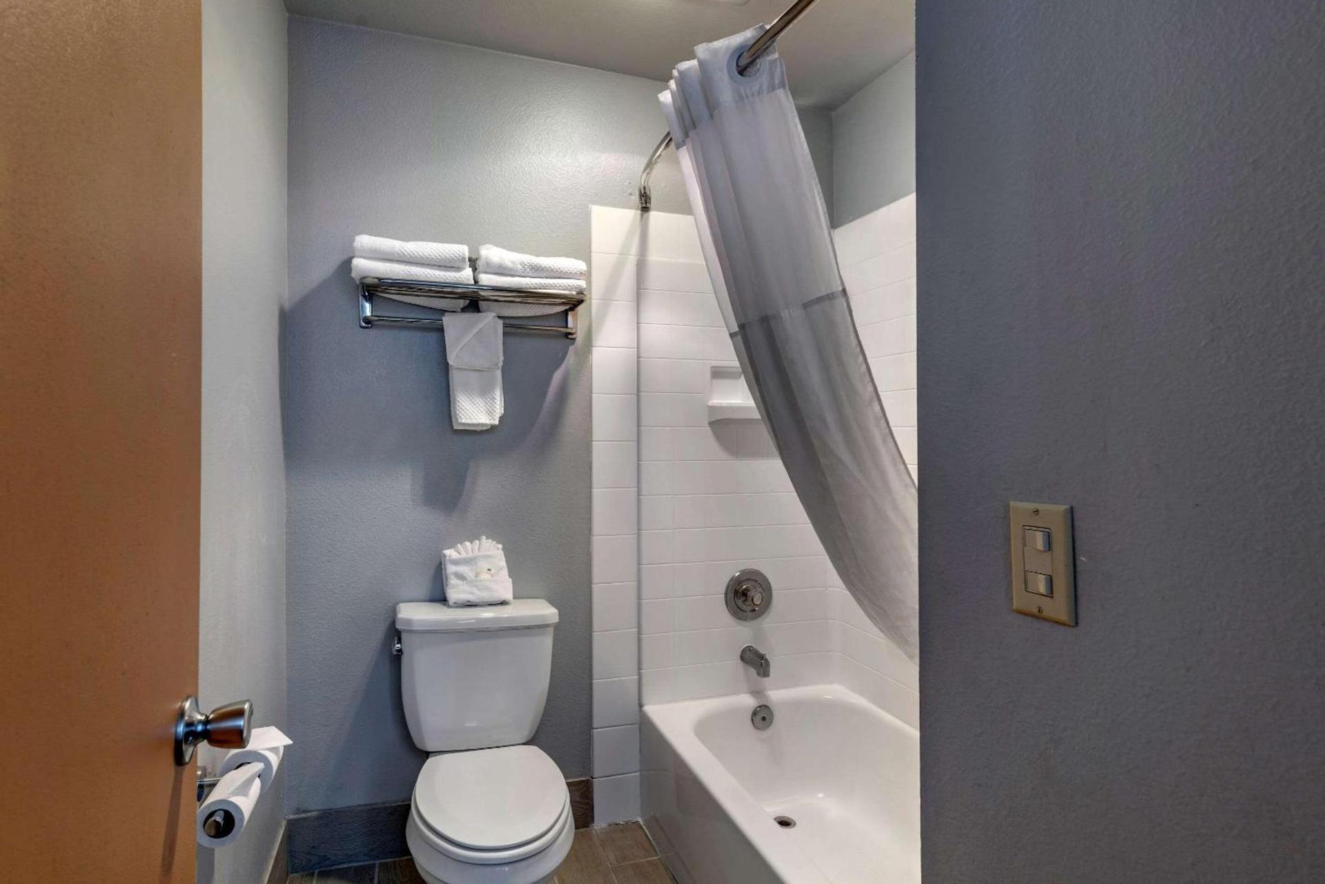 Quality Inn Madras photo 27