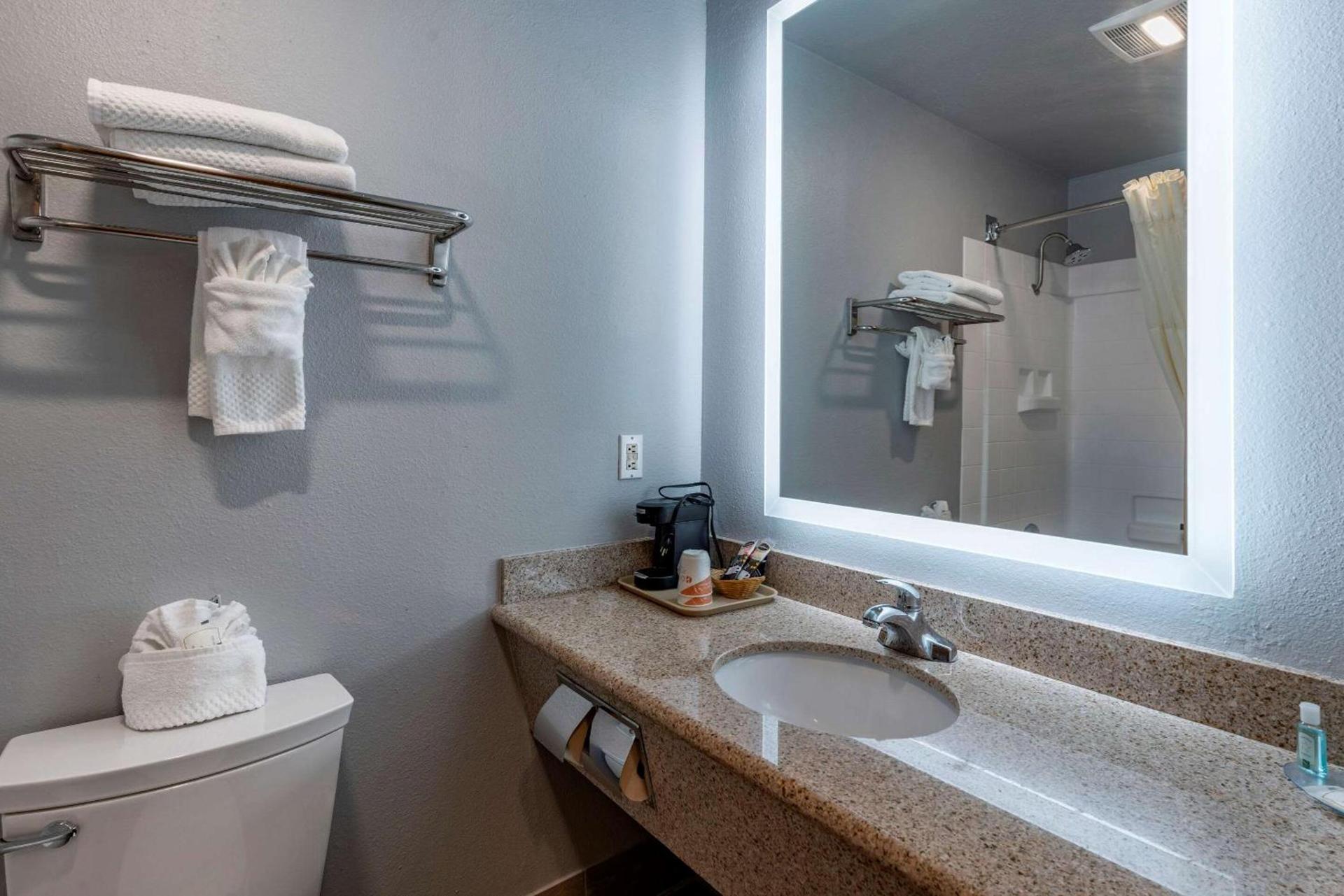 Quality Inn Madras photo 28