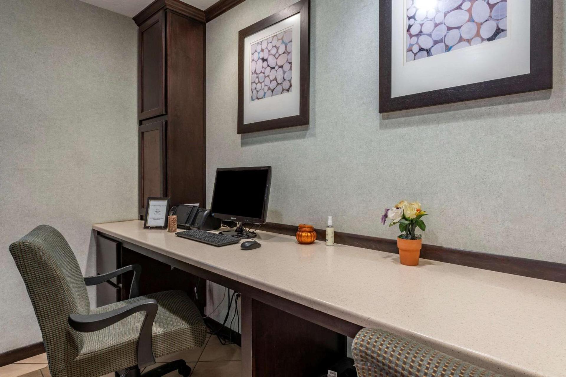 Quality Inn Madras photo 34