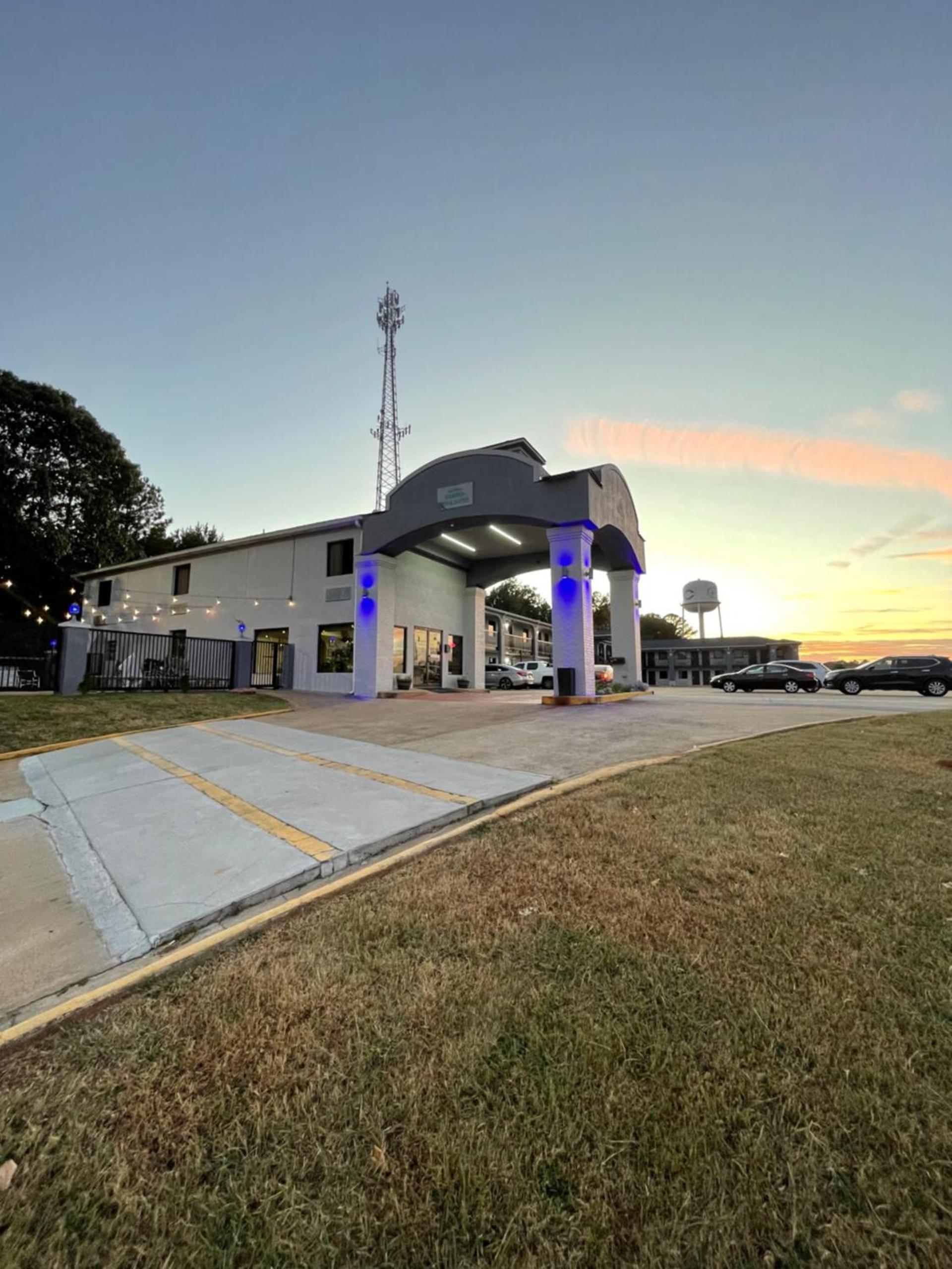 Garden Inn & Suites photo 1