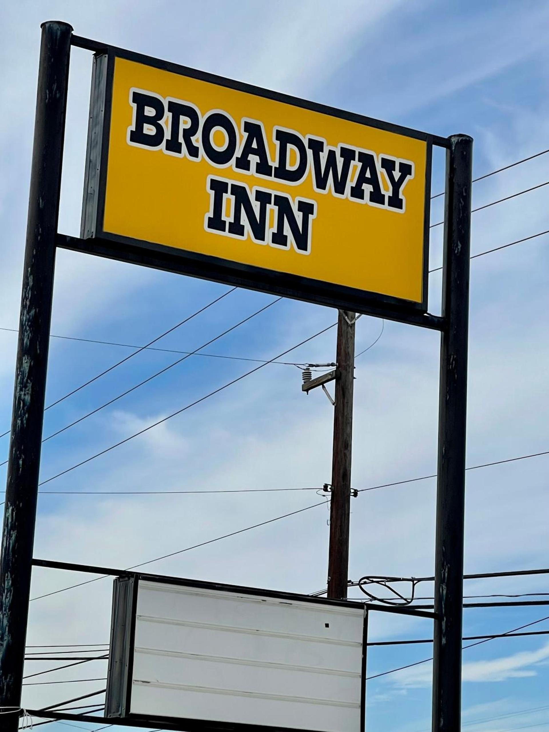 Broadway Inn Motel photo 9
