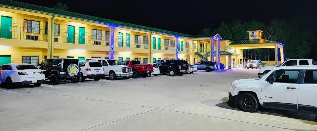 Scottish Inn & Suites photo 18