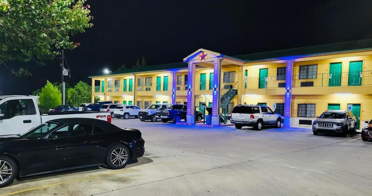 Scottish Inn & Suites photo 19