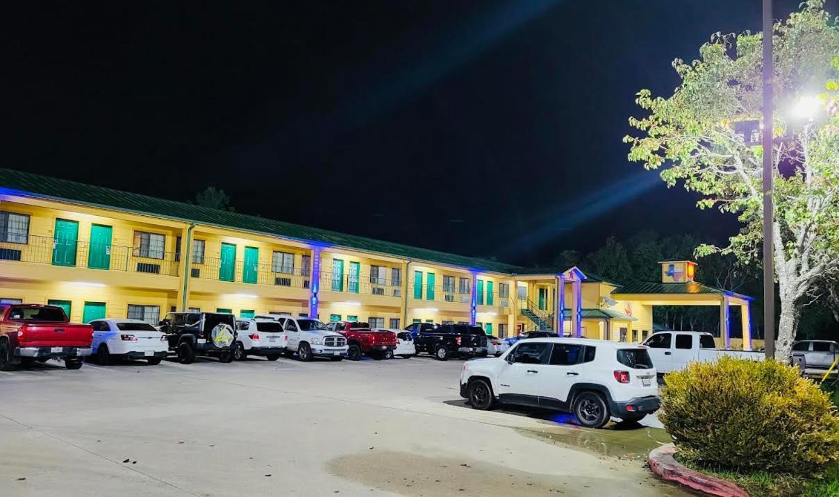 Scottish Inn & Suites photo 1