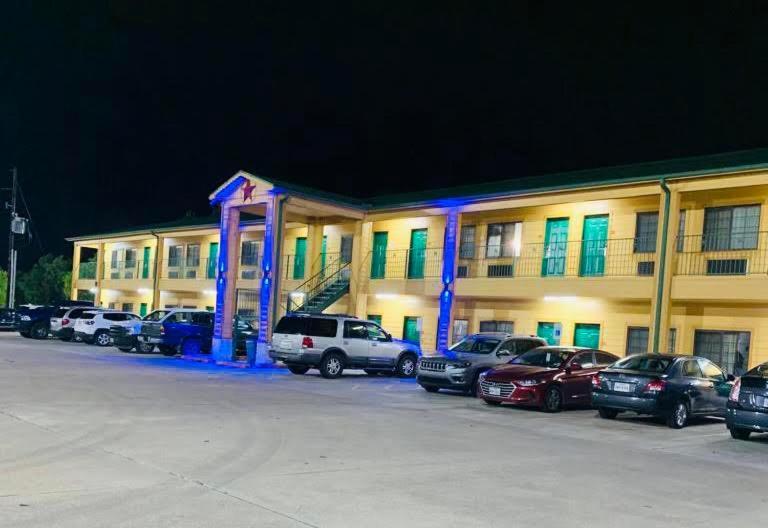 Scottish Inn & Suites photo 21
