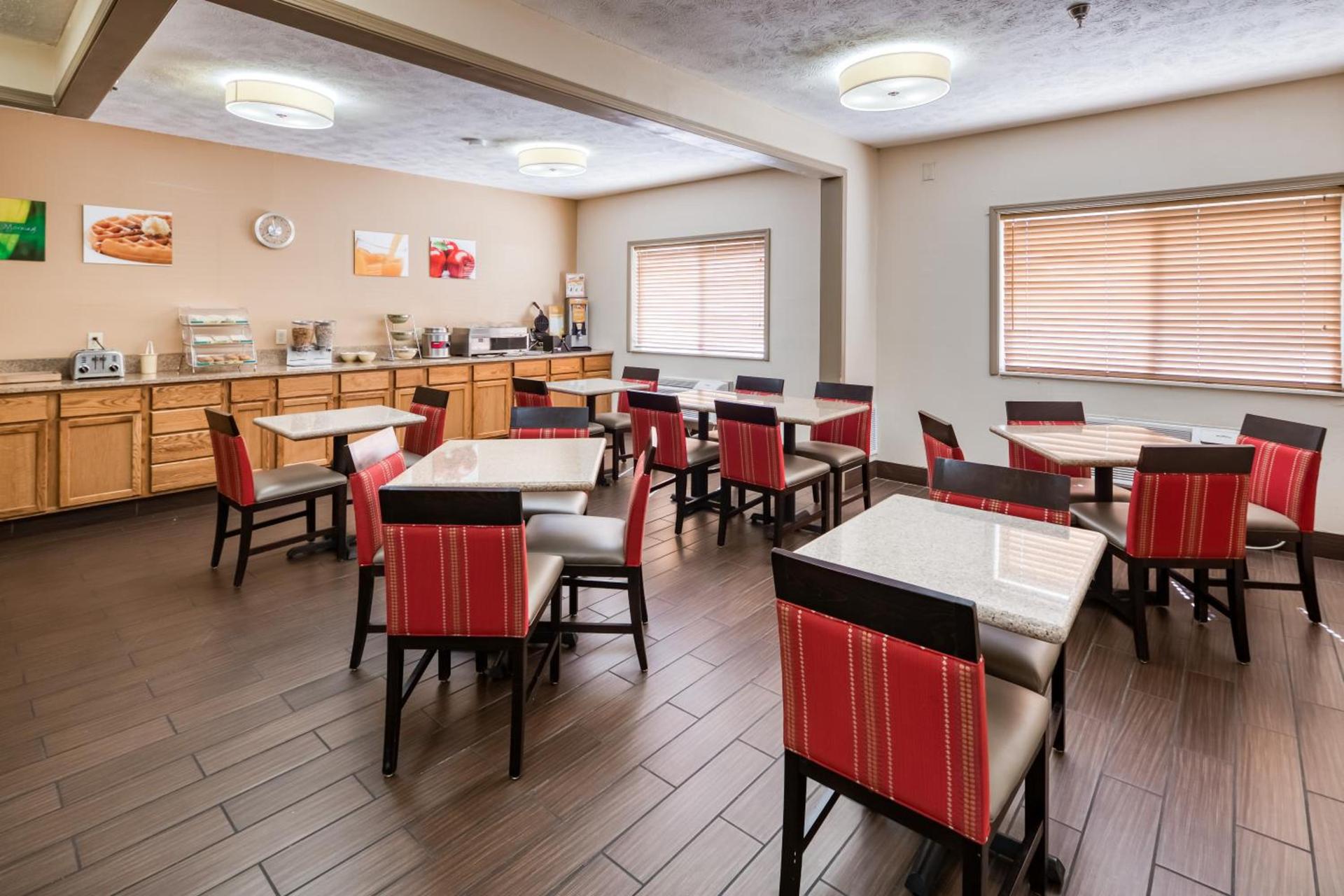 Quality Inn & Suites Springfield Southwest near I-72 photo 58
