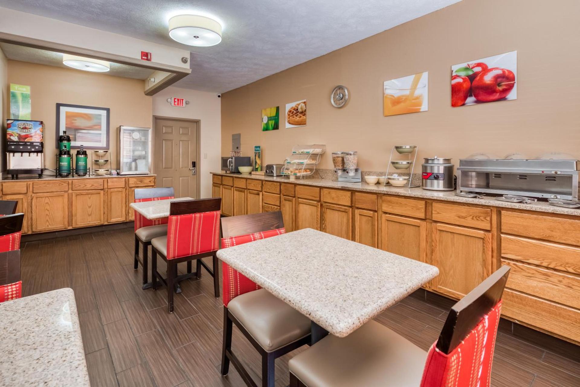 Quality Inn & Suites Springfield Southwest near I-72 photo 59