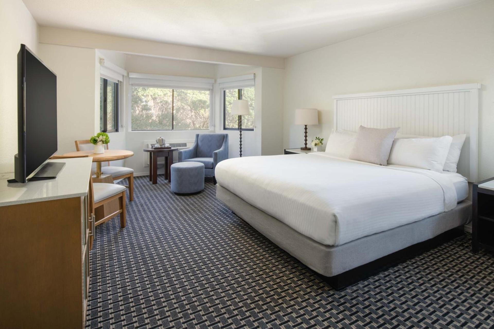 The Lodge at Tiburon photo 13