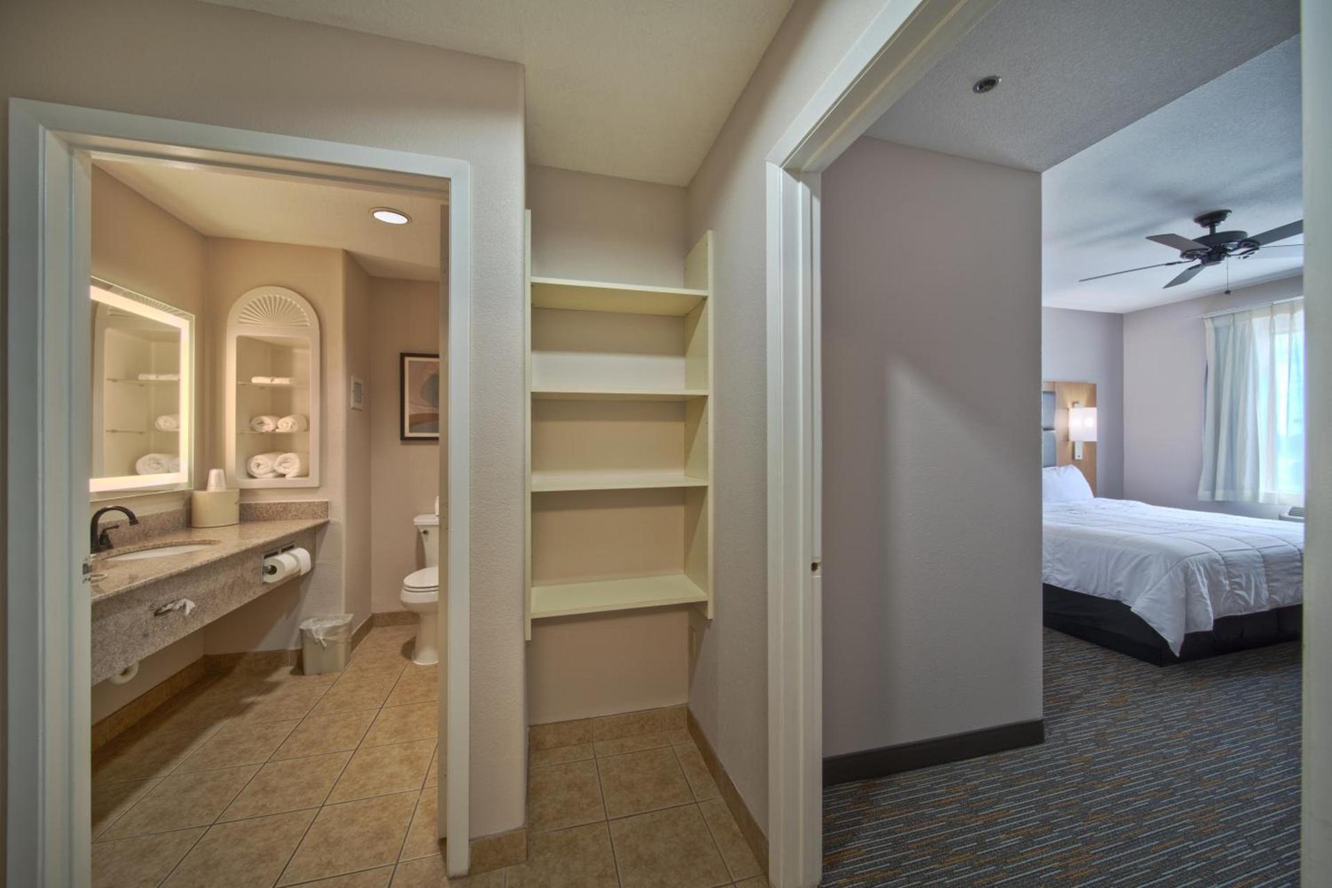 Wingate by Wyndham Houston Bush Intercontinental Airport photo 58