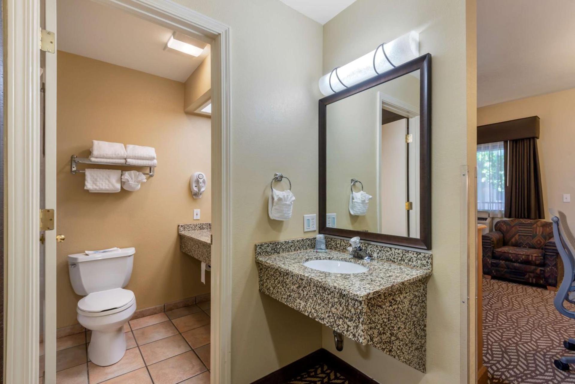 Turquoise Inn and Suites Cortez near Mesa Verde photo 29