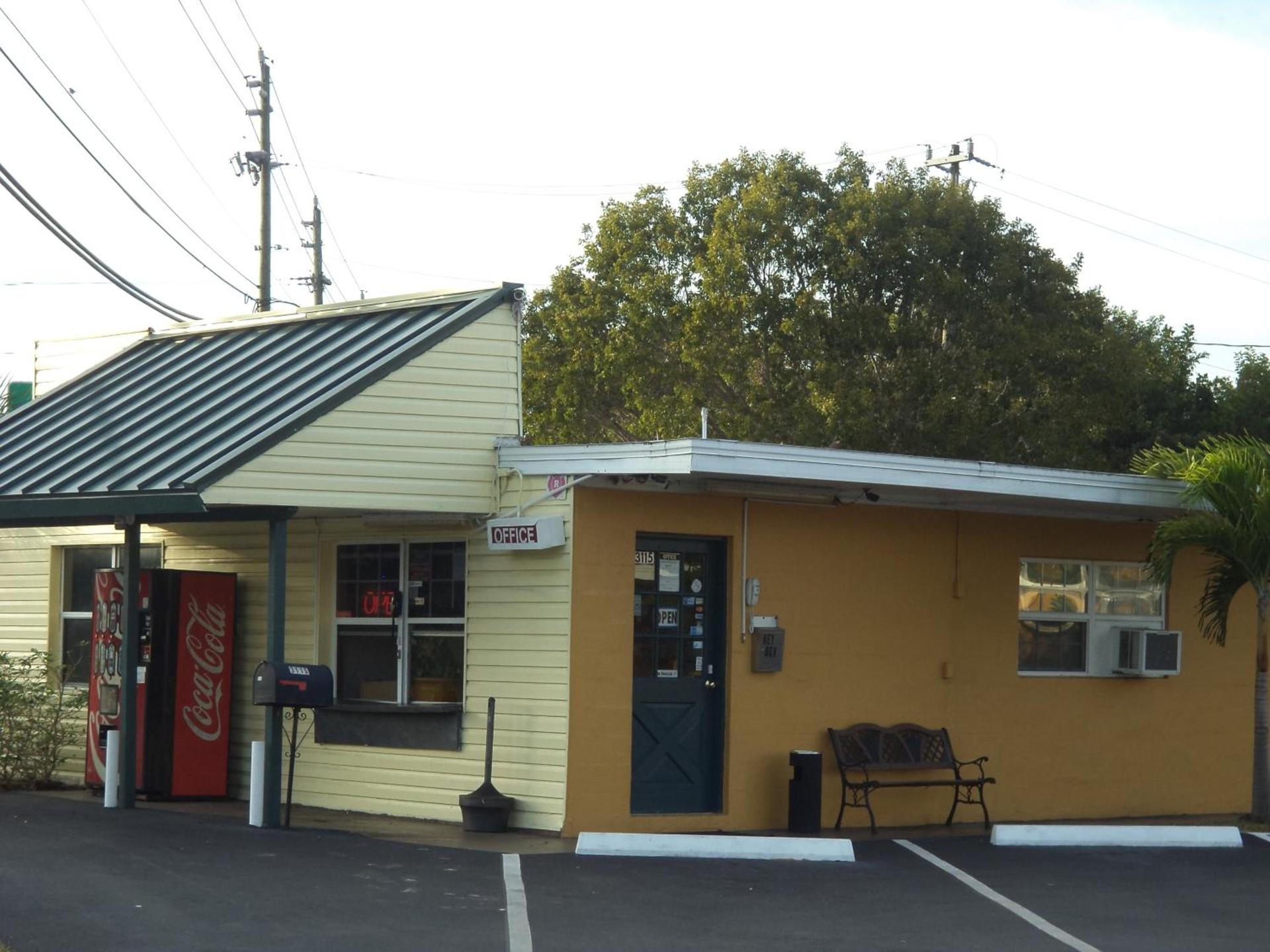 Glades Motel - Naples photo 44