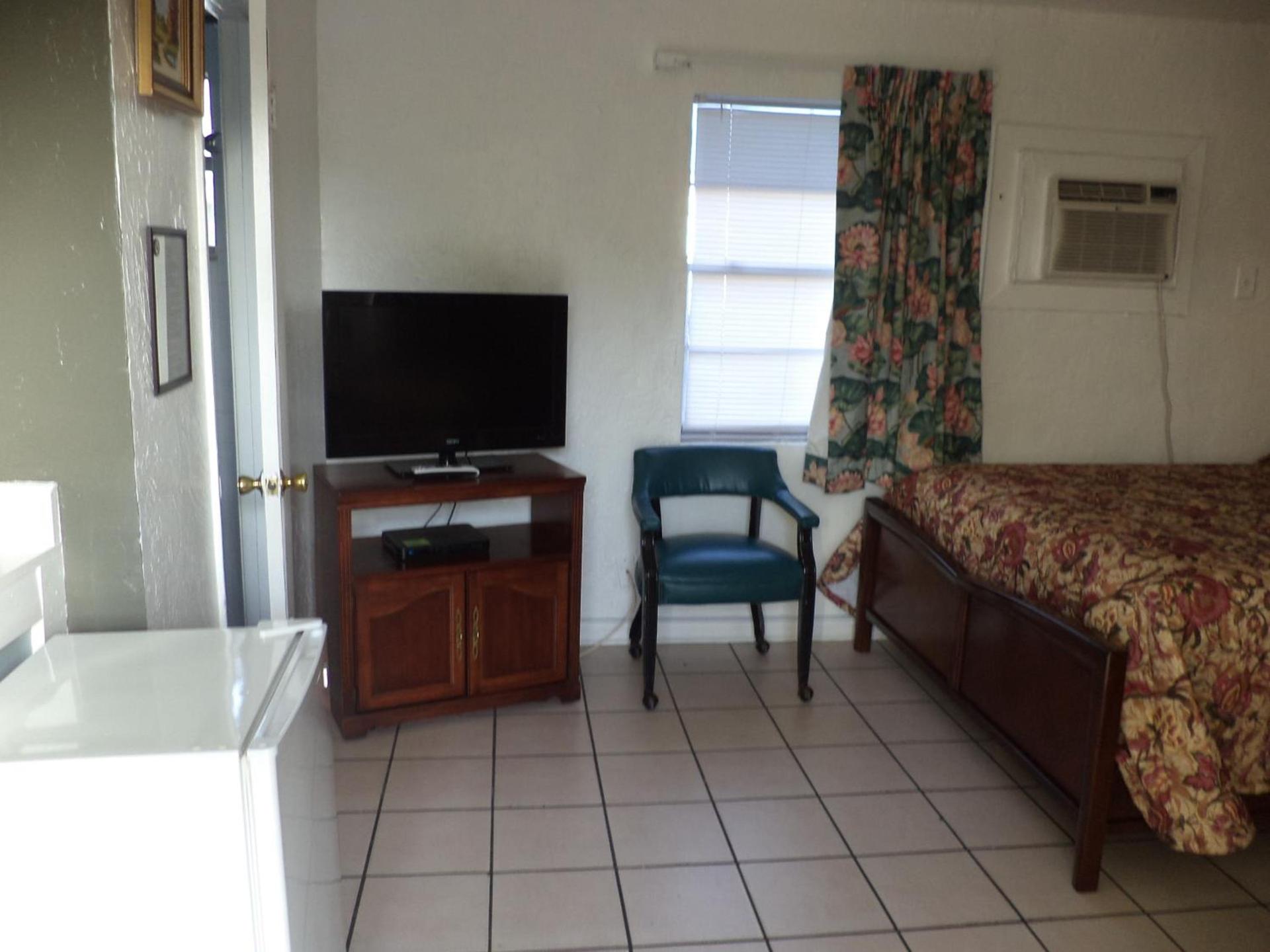 Glades Motel - Naples photo 57