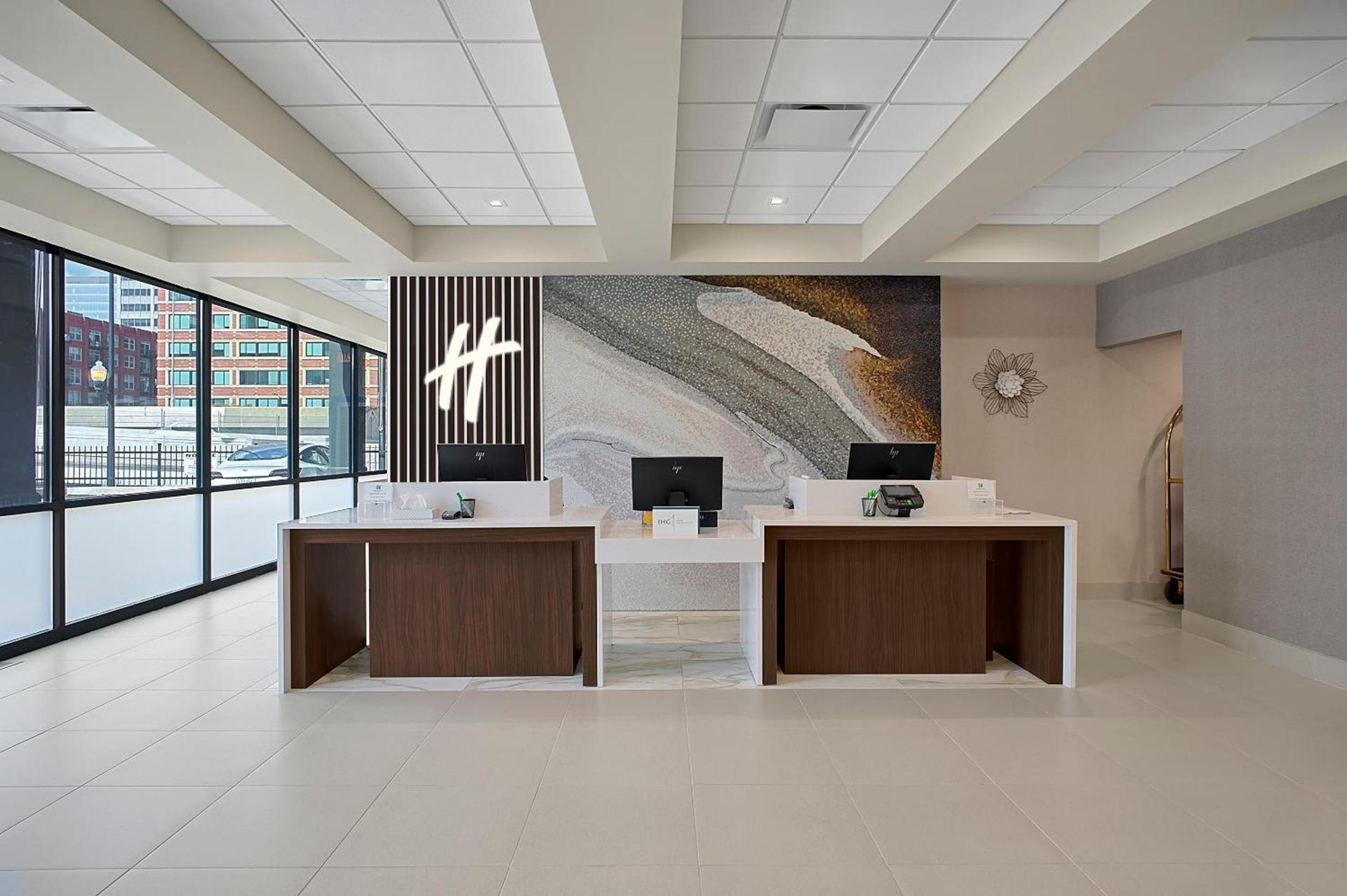 Holiday Inn & Suites Chicago-Downtown by IHG photo 2