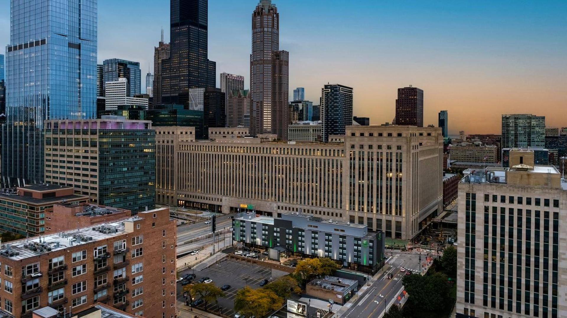 Holiday Inn & Suites Chicago-Downtown by IHG photo 1