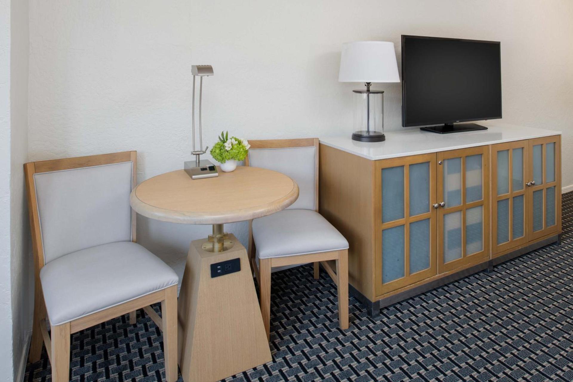 The Lodge at Tiburon photo 21