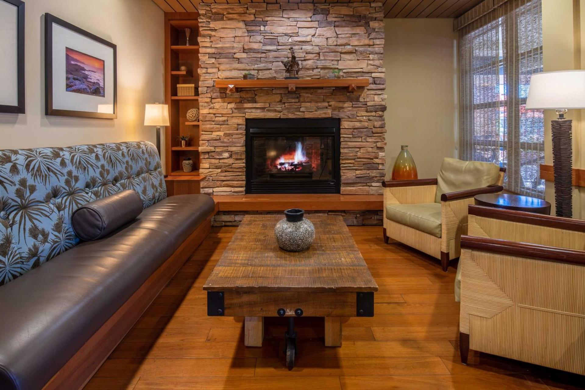 The Lodge at Tiburon photo 23