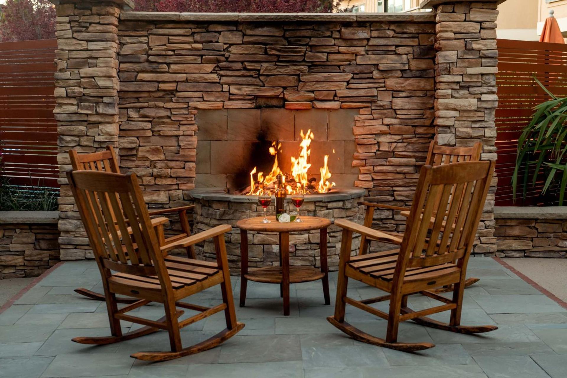 The Lodge at Tiburon photo 22