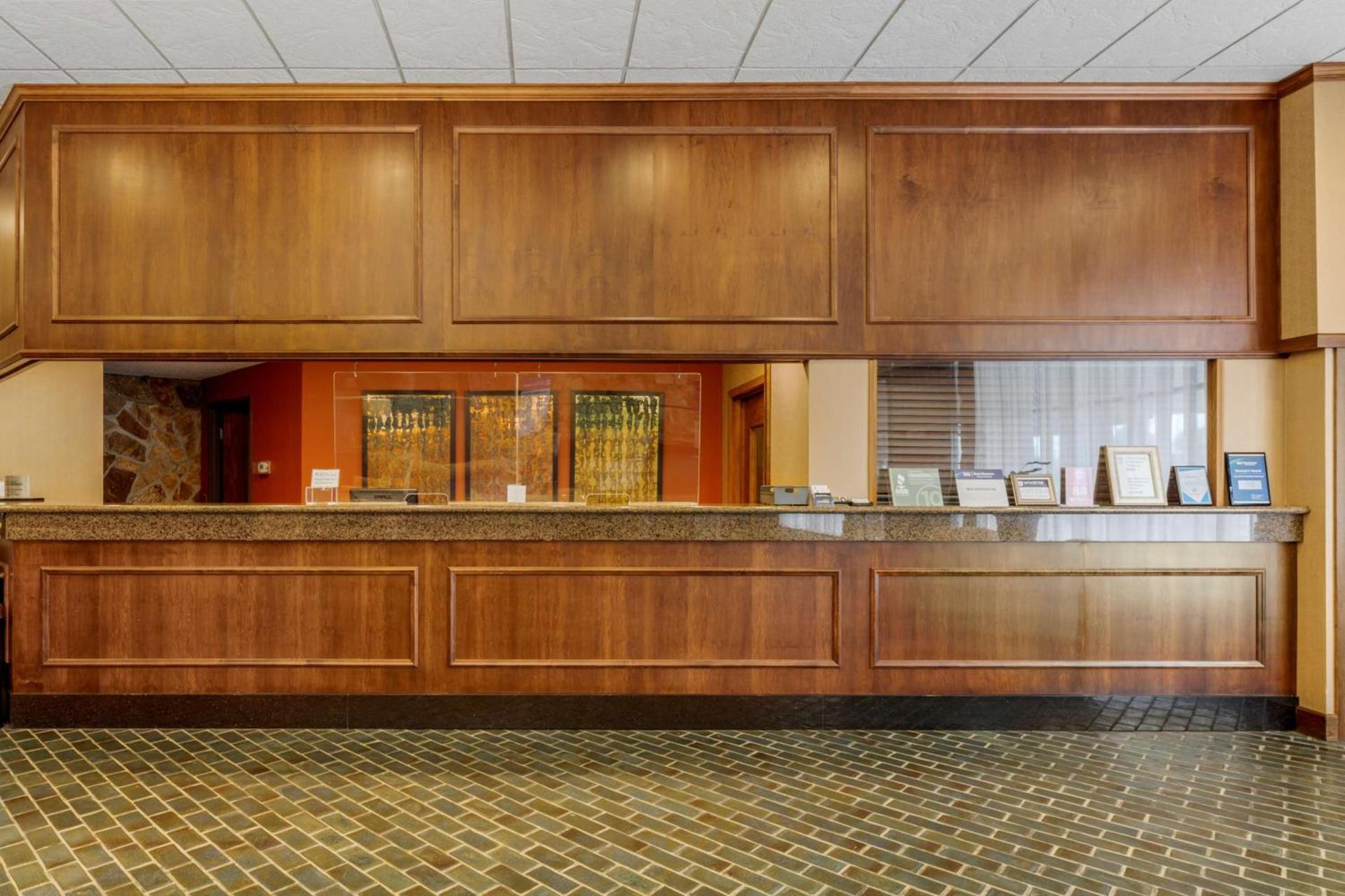 Best Western Plus Wooster Hotel & Conference Center photo 2