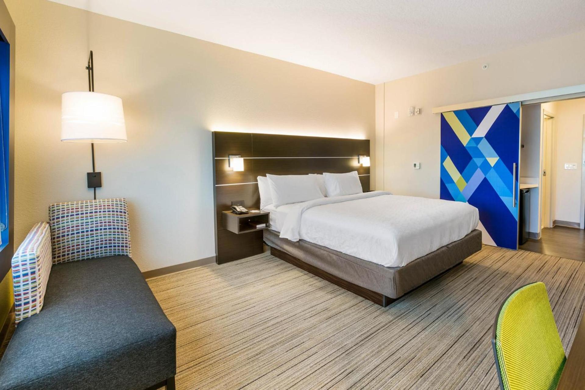 Holiday Inn Express & Suites Jacksonville - Town Center by IHG photo 18