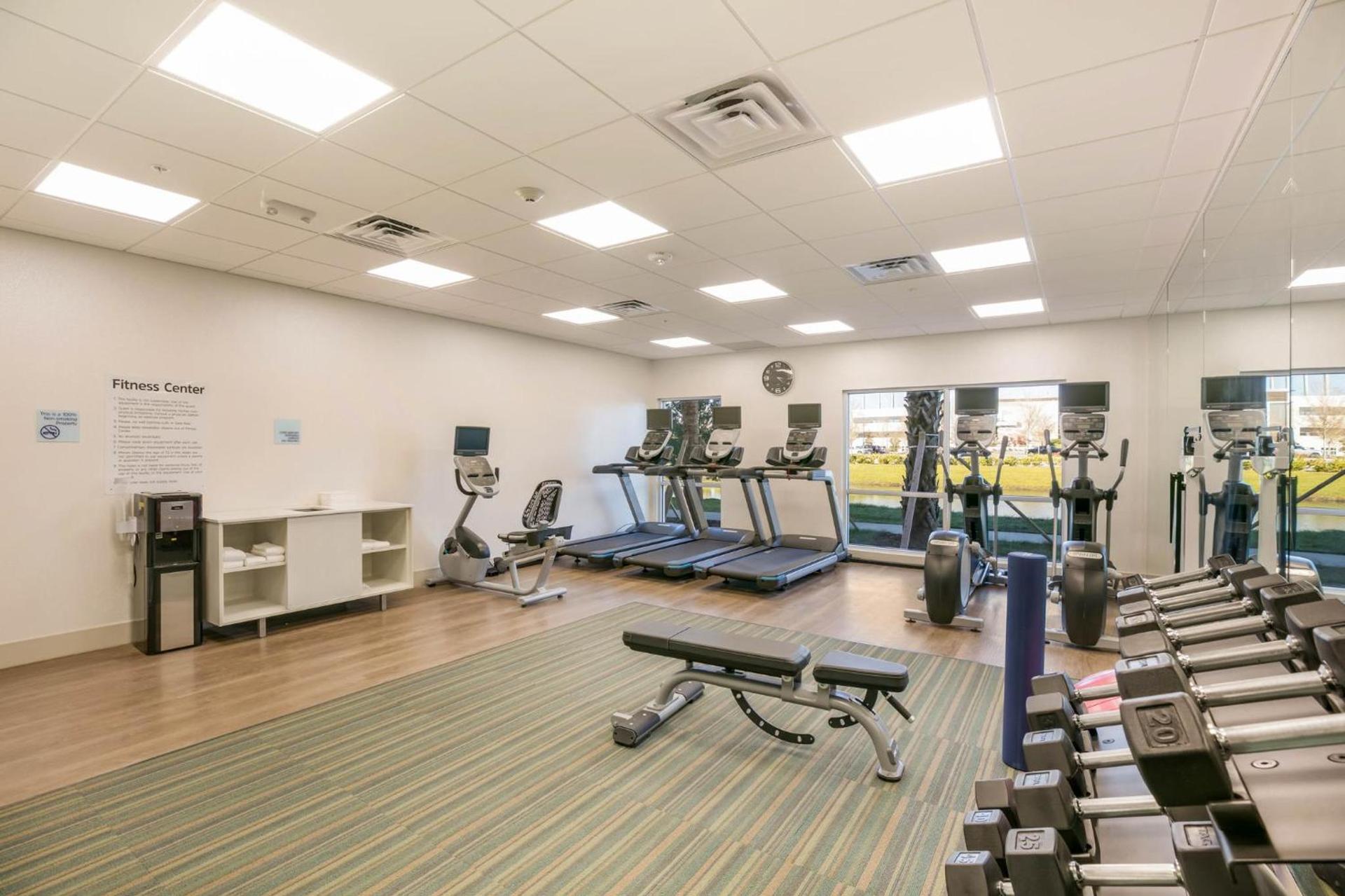 Holiday Inn Express & Suites Jacksonville - Town Center by IHG photo 28