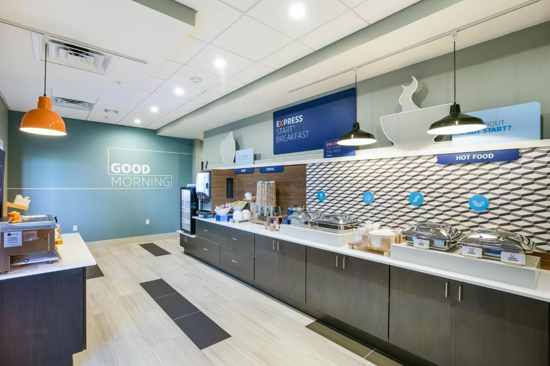 Holiday Inn Express & Suites Jacksonville - Town Center by IHG photo 30