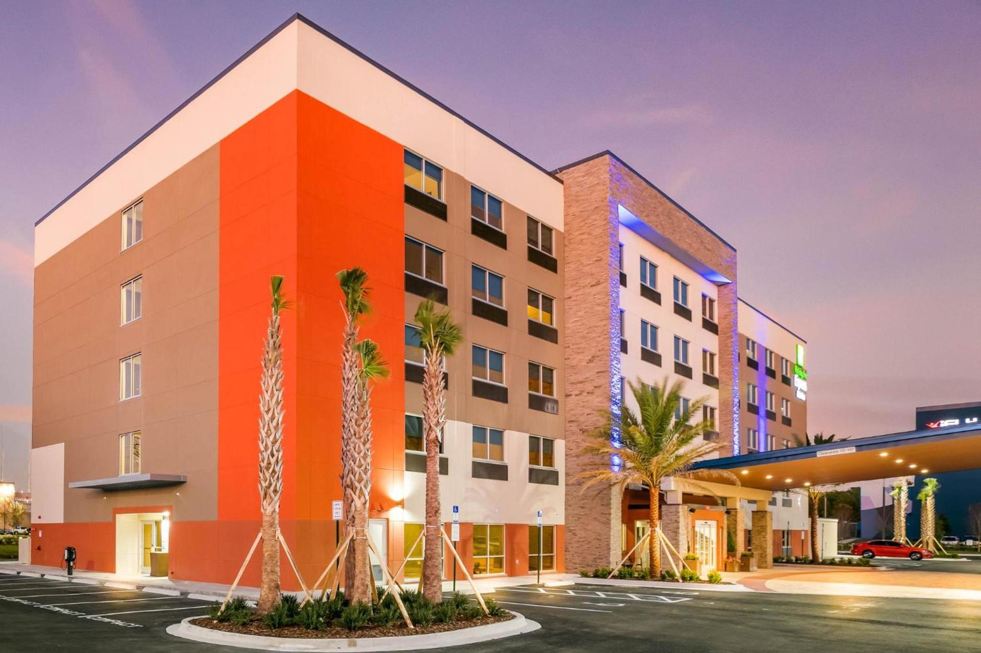 Holiday Inn Express & Suites Jacksonville - Town Center by IHG photo 48