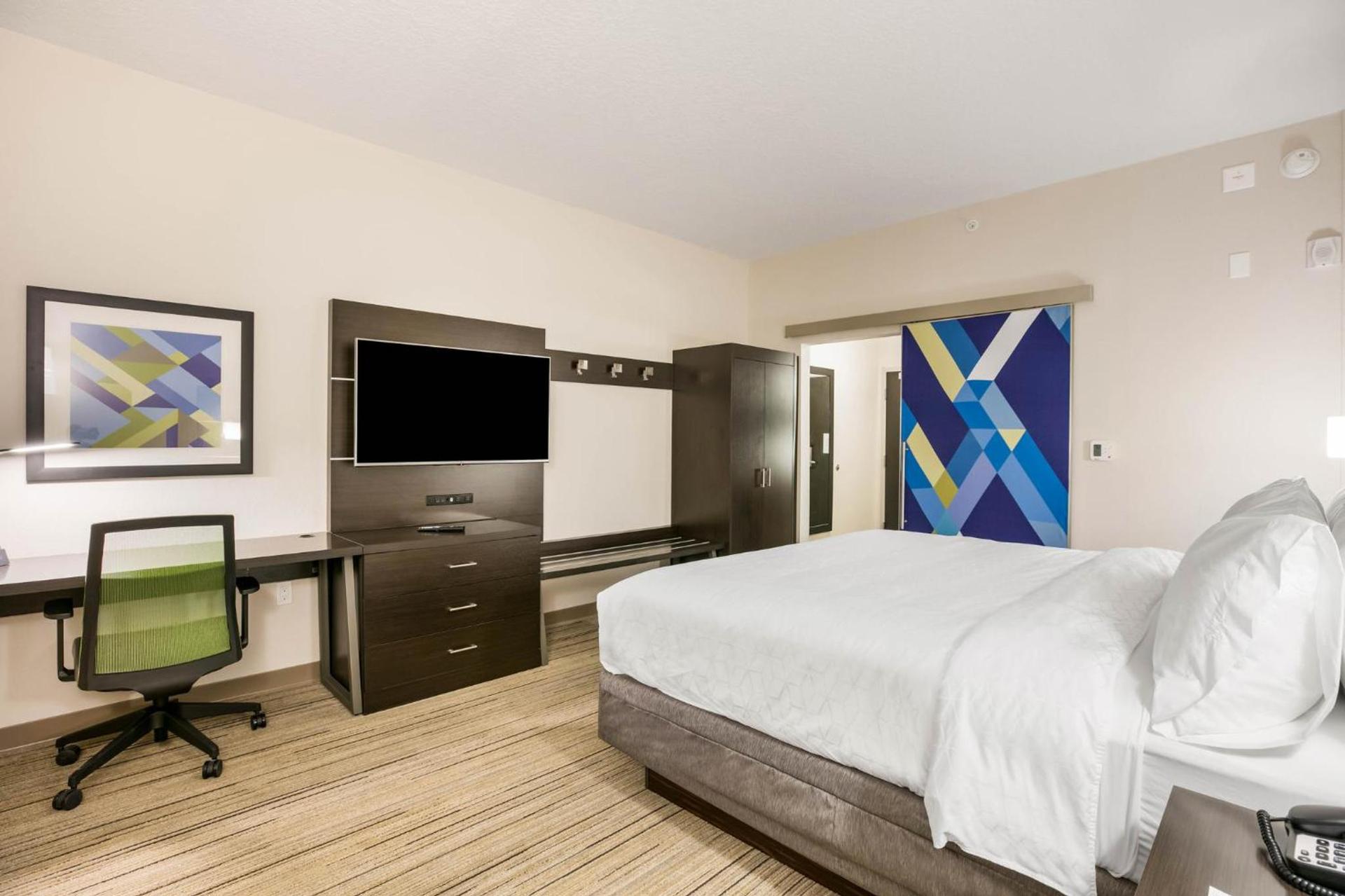 Holiday Inn Express & Suites Jacksonville - Town Center by IHG photo 14