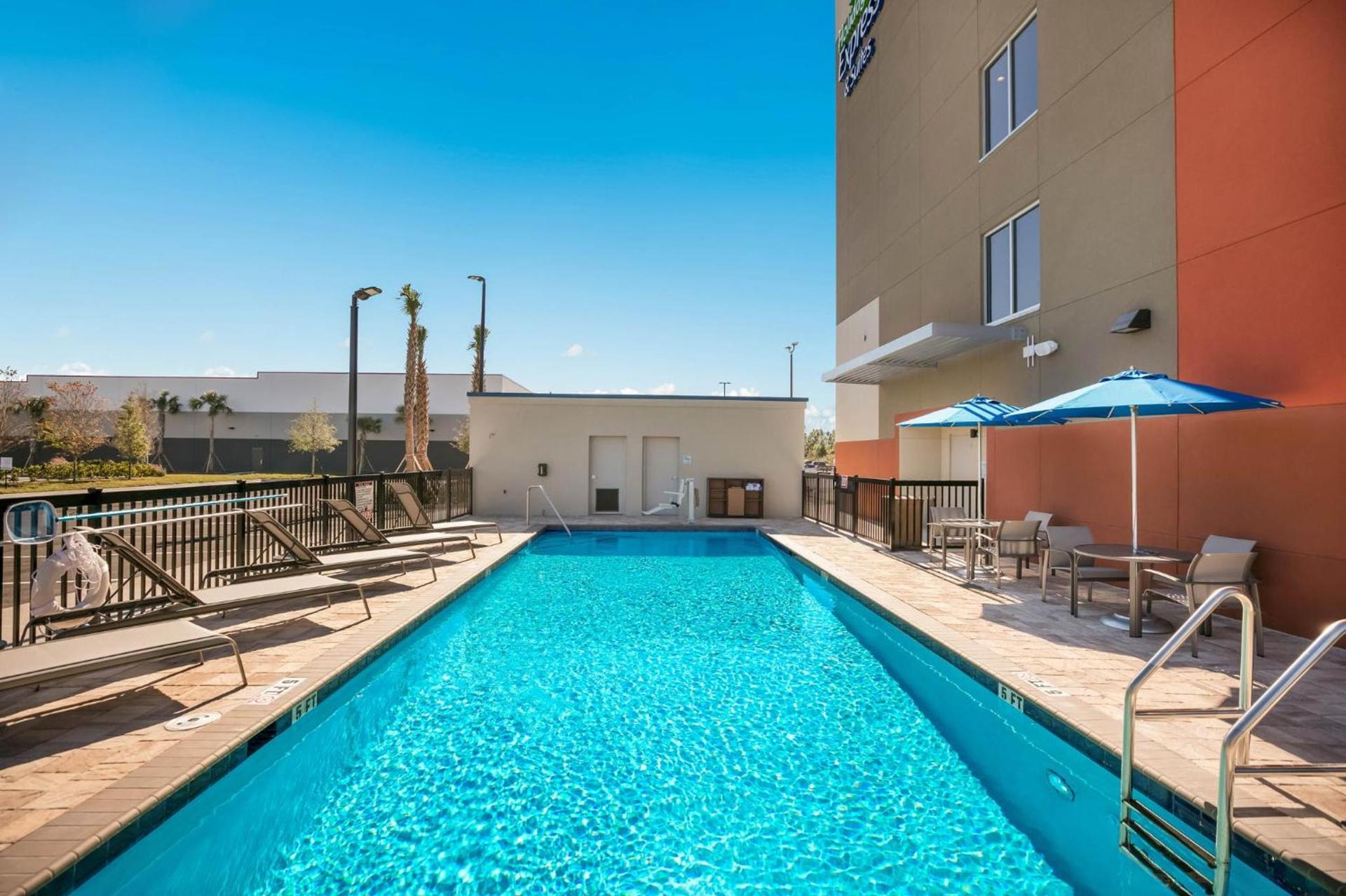 Holiday Inn Express & Suites Jacksonville - Town Center by IHG photo 36