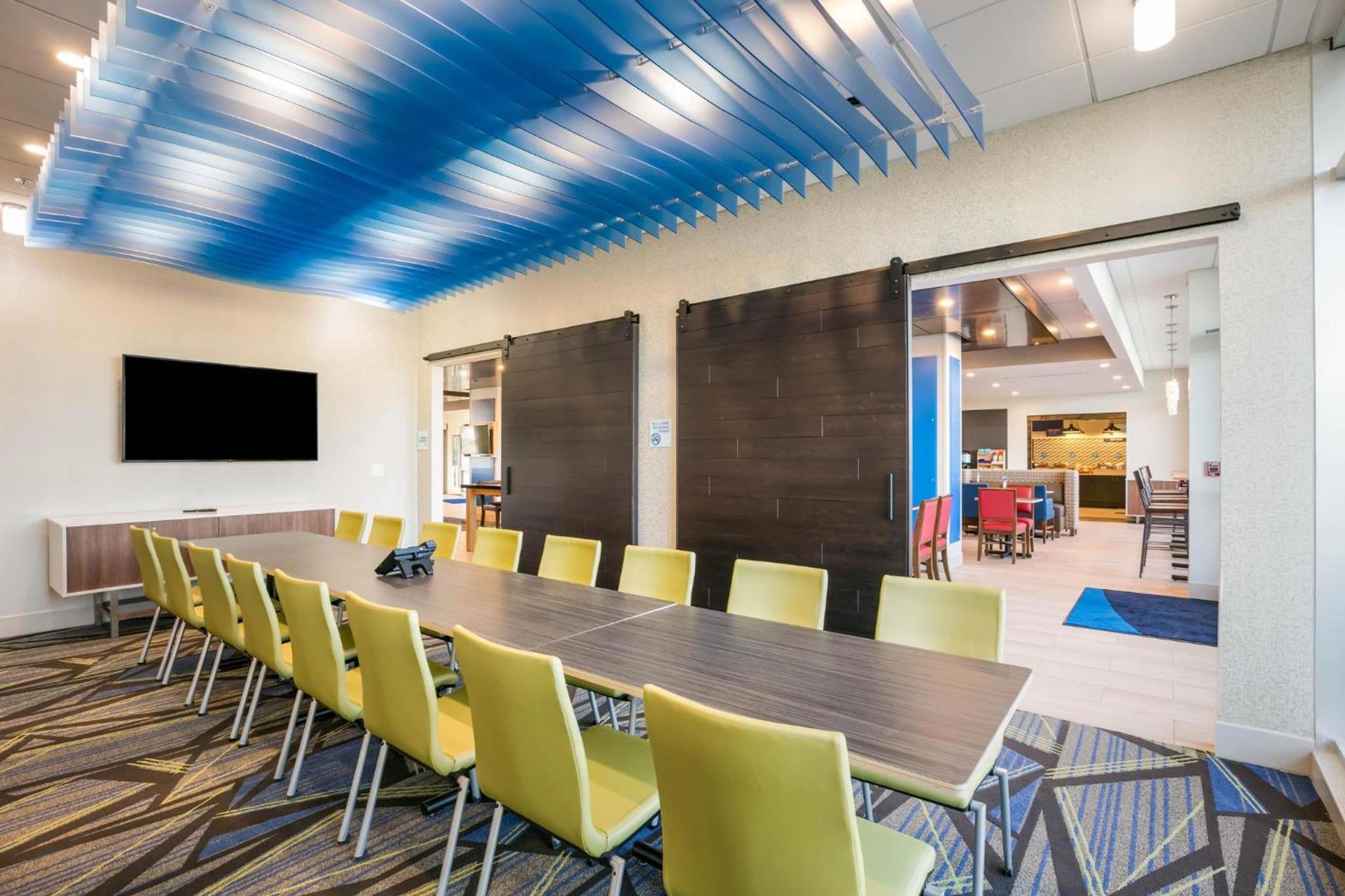 Holiday Inn Express & Suites Jacksonville - Town Center by IHG photo 24