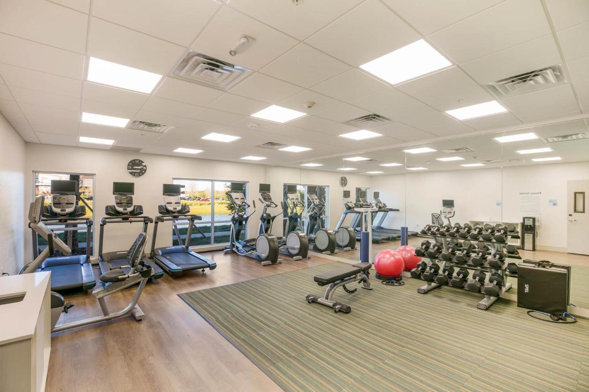 Holiday Inn Express & Suites Jacksonville - Town Center by IHG photo 31