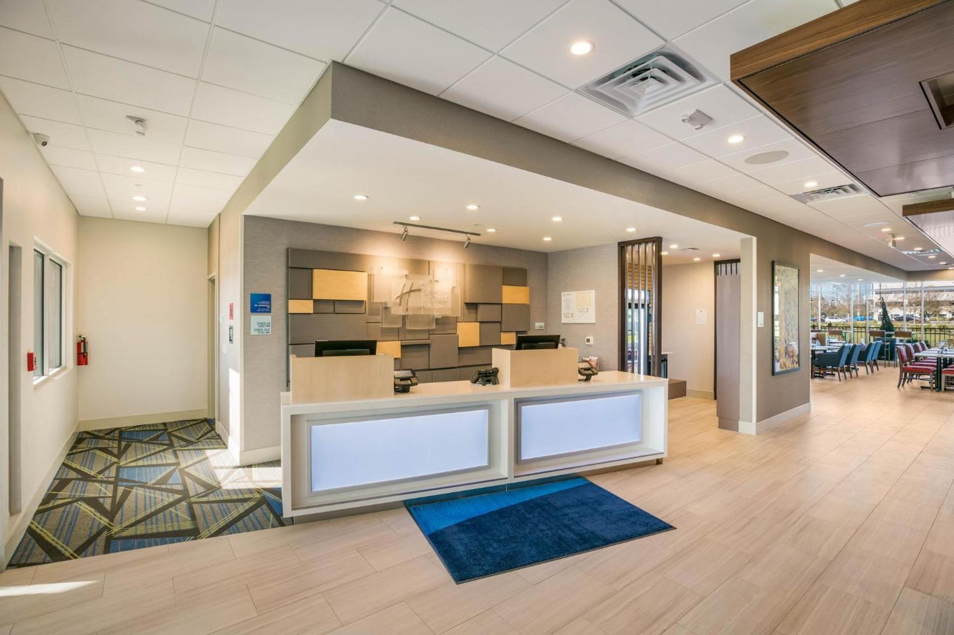Holiday Inn Express & Suites Jacksonville - Town Center by IHG photo 23