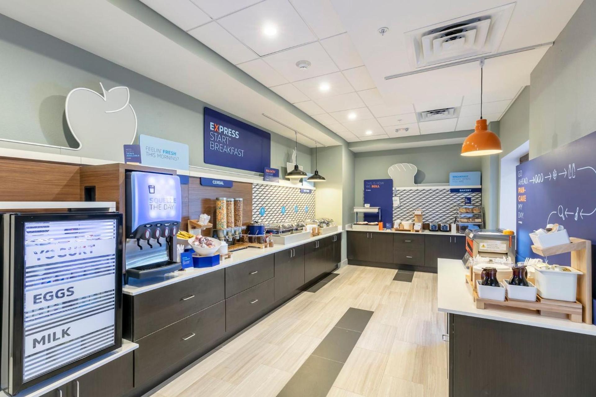 Holiday Inn Express & Suites Jacksonville - Town Center by IHG photo 42