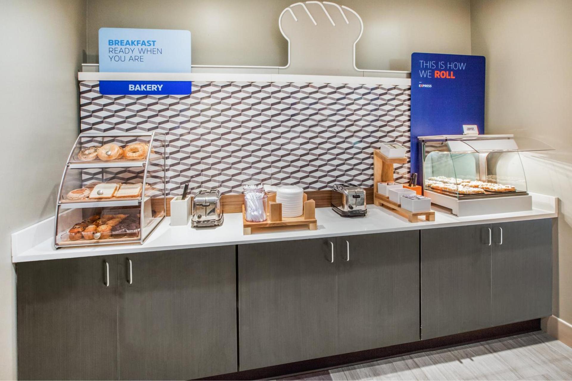 Holiday Inn Express & Suites Jacksonville - Town Center by IHG photo 34