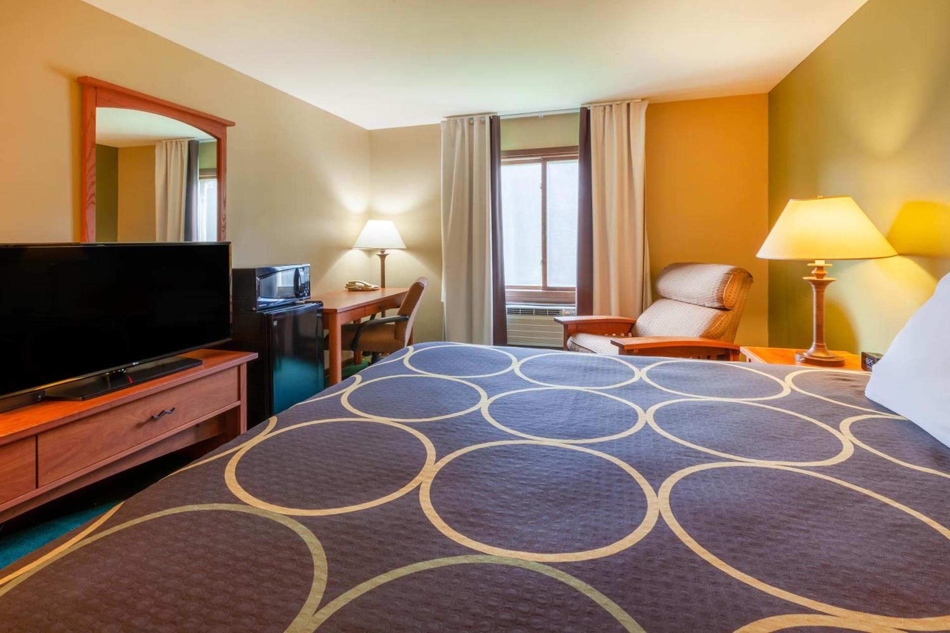 Super 8 by Wyndham Berlin WI photo 16