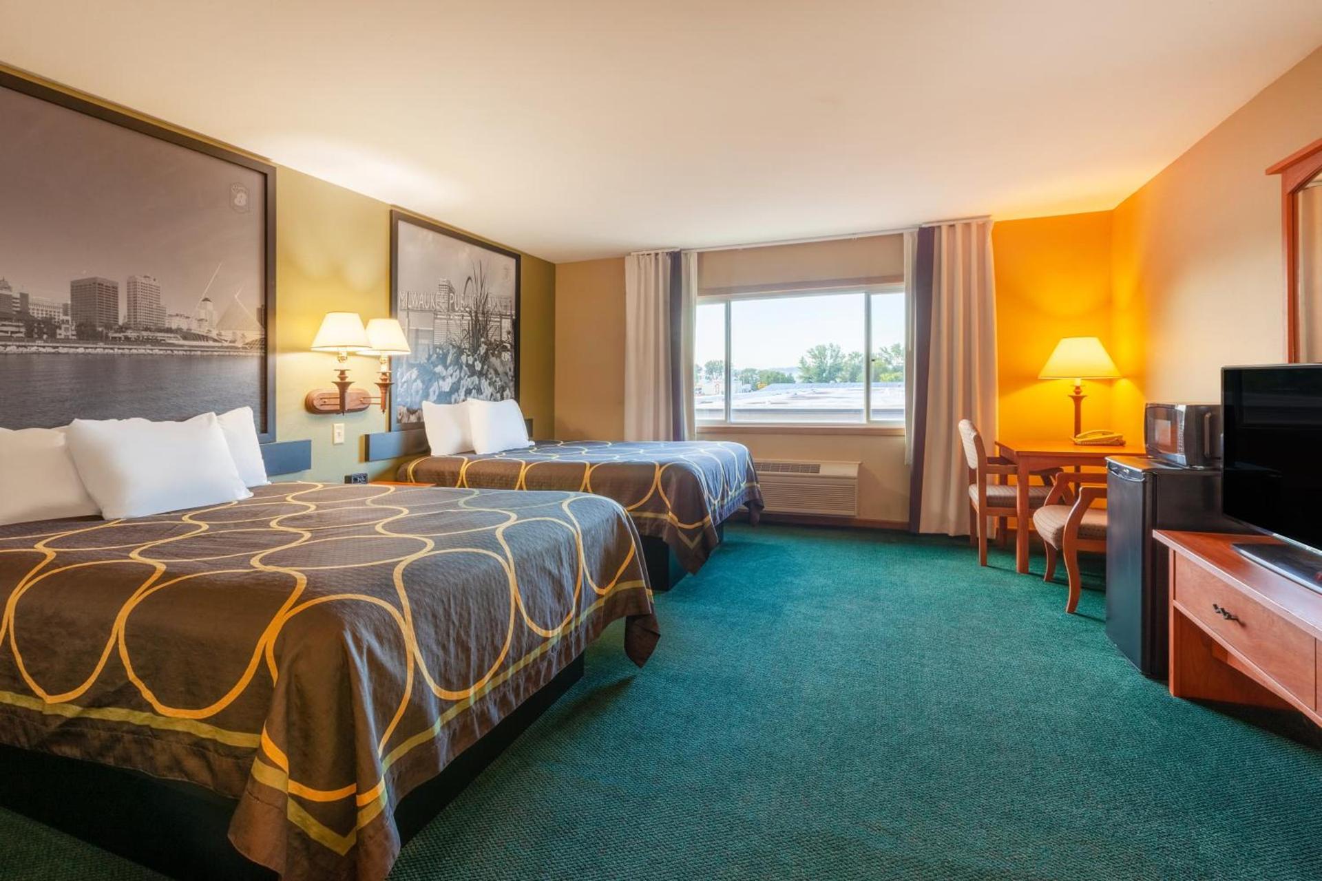 Super 8 by Wyndham Berlin WI photo 18