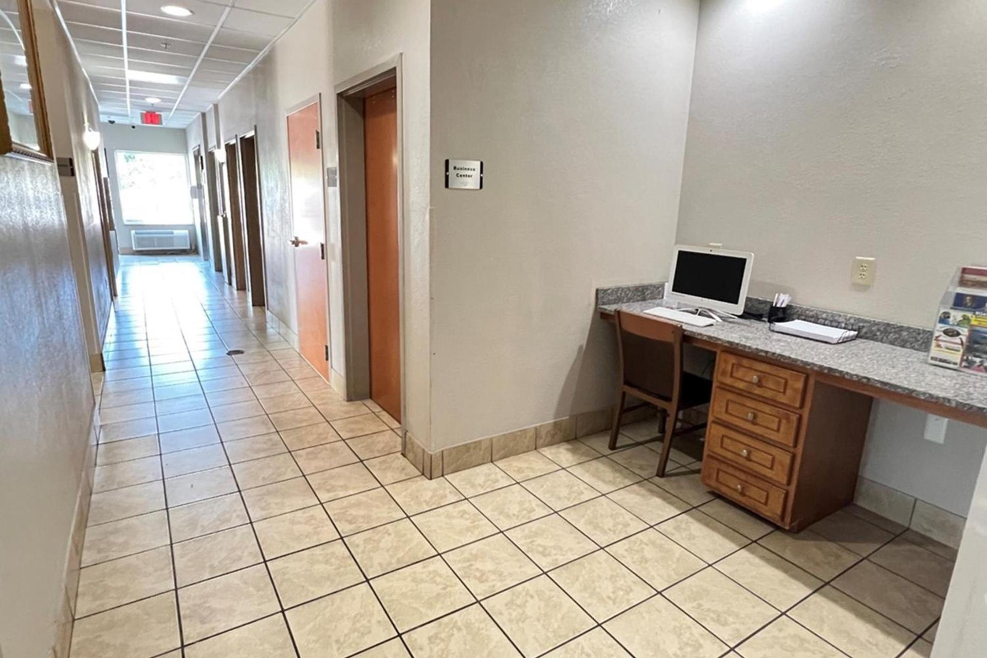 Econo Lodge Augusta West near Fort Gordon photo 38