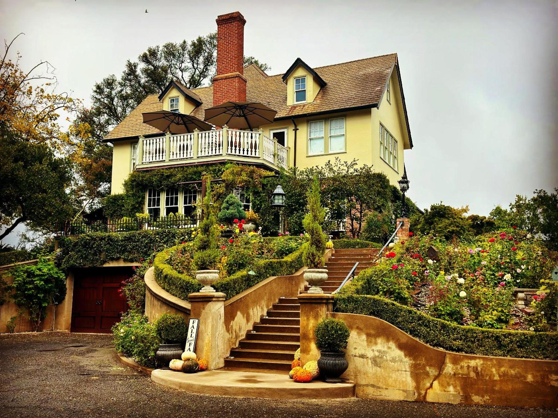 The Inn on Knowles Hill Bed & Breakfast Hotel — hotel in Sonora