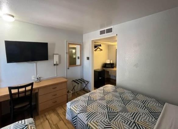 Motel 6 Riviera Beach FL photo 9