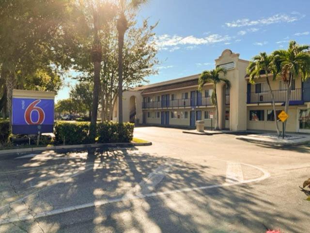 Motel 6 Riviera Beach FL photo 7